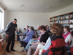 Beseda s p. Korunou 5.4.2016 v knihovně v Klopině